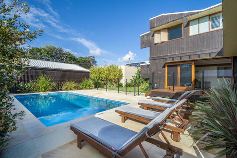 Byron Beausoleil - Belongil Beach - Australian Directory 2