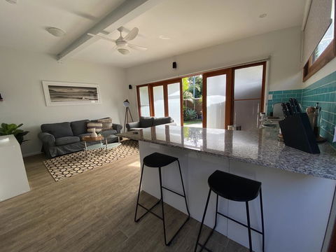 Byron Moon Large House & Half Moon Cottage - Australian Directory 3