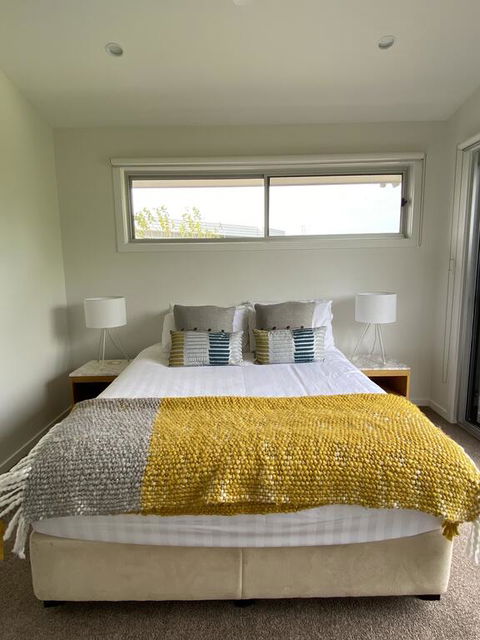 Byron Moon Large House & Half Moon Cottage - Australian Directory 2