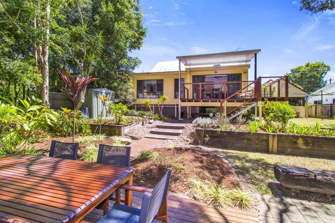 CABARITA BEACH BLISS - HOLIDAY HOME ON THE LAKE - Australian Directory 0