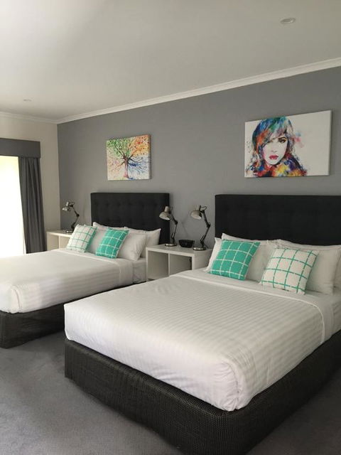 Caledonian Hotel Motel - Australian Directory 3