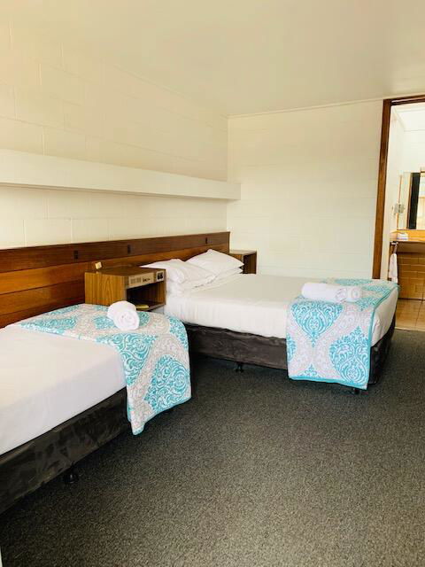 Caledonian Hotel Motel - Australian Directory 3