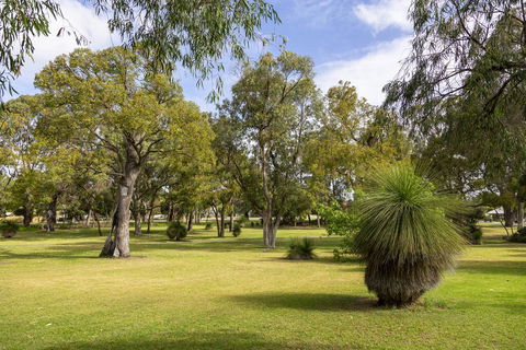 Camellia Cottage - PET FRIENDLY - Kwinana - Australian Directory 1