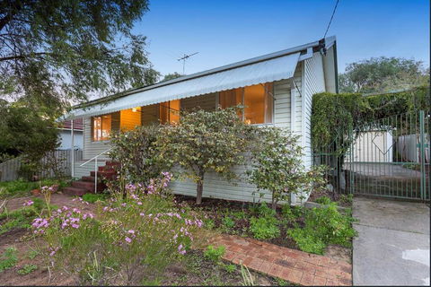 Camellia Cottage - PET FRIENDLY - Kwinana - Australian Directory 2