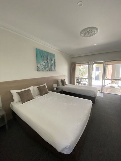 Campaspe Lodge - Australian Directory 2