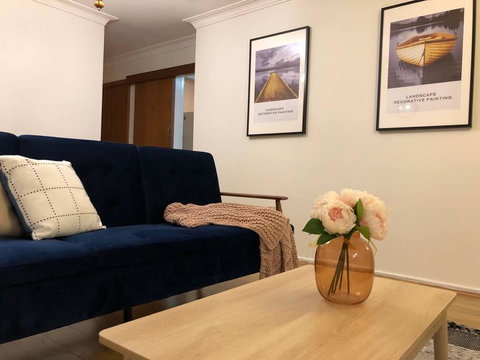 CAMPBELLTOWN HOLIDAY HOME 3 BED + FREE PARKING NCA039 - Australian Directory 2