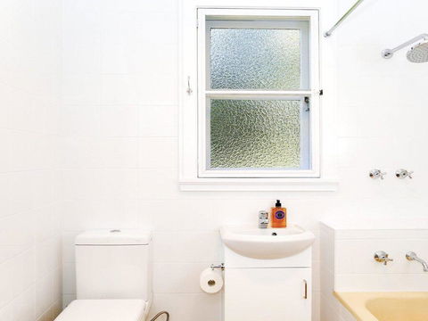 Canary Cottage - Fresh, Clean, Simple & Comfortable - Australian Directory 3
