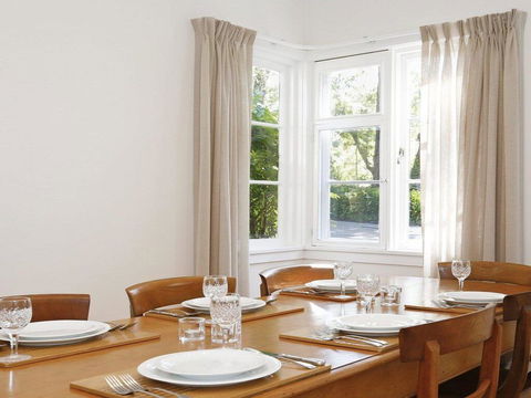 Canary Cottage - Fresh, Clean, Simple & Comfortable - Australian Directory 1