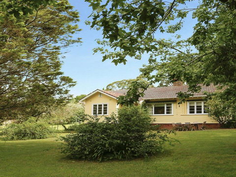 Canary Cottage - Fresh, Clean, Simple & Comfortable - Australian Directory 0
