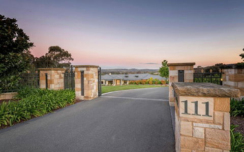 Canberra Luxury Estate - Australian Directory 1