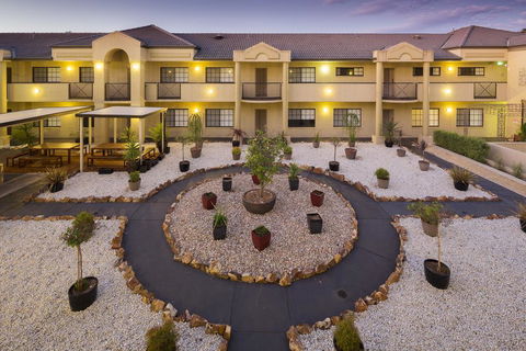 Canberra Parklands Central Apartment Hotel - Australian Directory 2