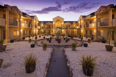 Canberra Parklands Central Apartment Hotel - Australian Directory 0
