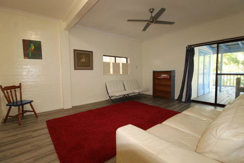 Cape Cod Beach House, 25 Skyline Crescent - Australian Directory 1