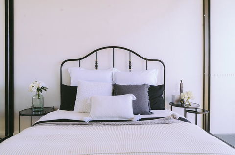 Capitol Executive Apartment On London Circuit - Australian Directory 0