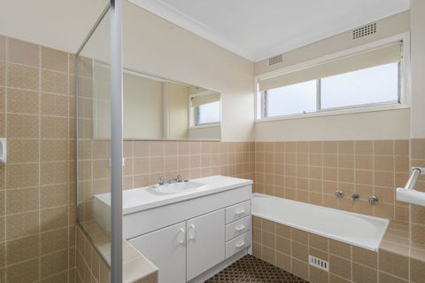 Capri Unit 9, 6 Gordon Street - Australian Directory 1