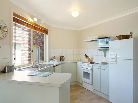 Captain's Quarters Bermagui - Australian Directory 1