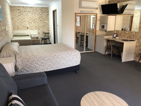 Cardiff Motor Inn - Australian Directory 3
