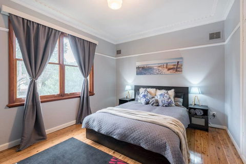 Carramar CozyHome 1minStation 5Bdrms1.5bathSleeps8 - Australian Directory 0