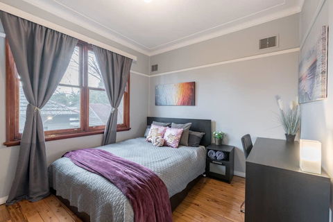 Carramar CozyHome 1minStation 5Bdrms1.5bathSleeps8 - Australian Directory 3