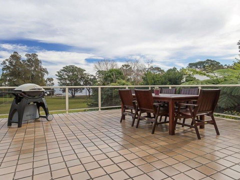 Castaways' 36 Cromarty Road - Beachfront House - Australian Directory 0