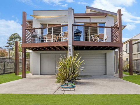 CASTWOOD VILLA No. 1 - Australian Directory 2