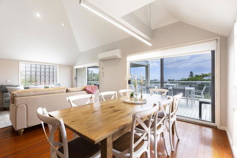 Casual Hamptons Living, Sunshine Beach - Australian Directory 2