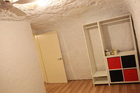 Cave Place Units - Australian Directory 2