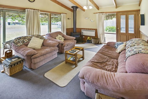 Cedar Cottage - Close To Water And Pet Friendly - Australian Directory 3