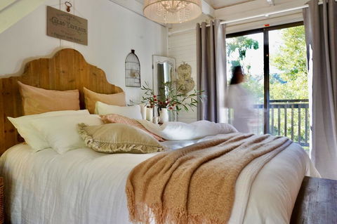 Cedar Country Retreat - Australian Directory 1