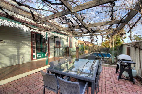 Central Charm - Australian Directory 0