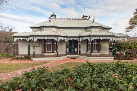 Central Charm - Australian Directory 1