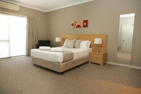 Centrepoint Apartments Griffith - Australian Directory 1