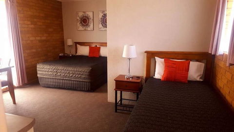 Centrepoint Motel Deniliquin - Australian Directory 1