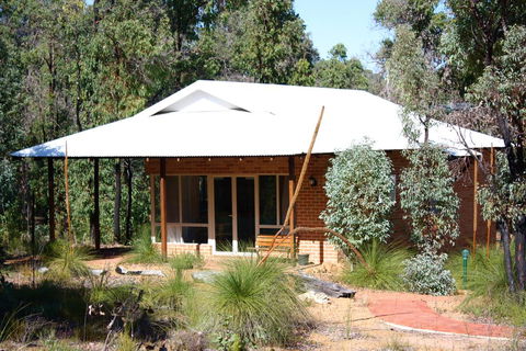 Chalets On Stoneville - Australian Directory 0