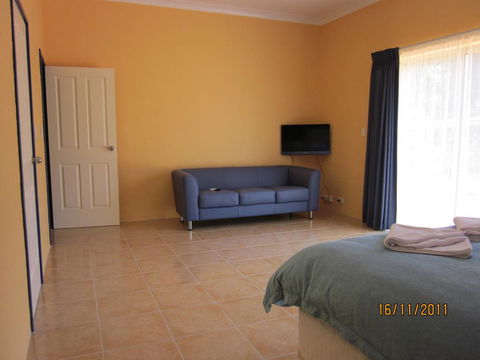 Chalets On Stoneville - Australian Directory 1