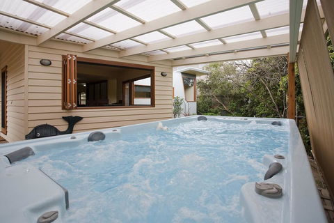 Charles Central Oasis 8 - Australian Directory 0