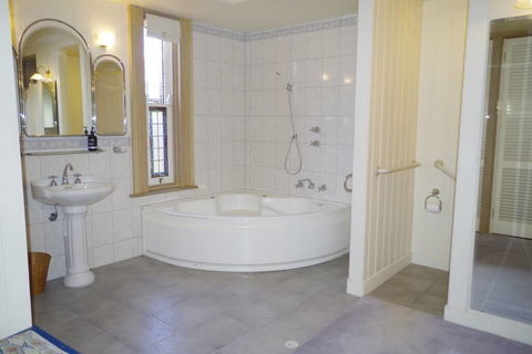 Charlottes Cottage - Australian Directory 1