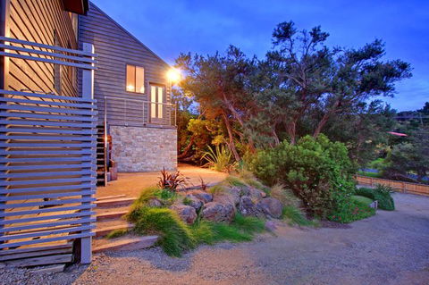Charltom Hills - Australian Directory 1