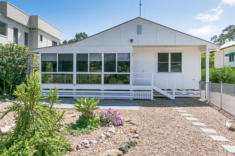 Charming Home By The Sea - Australian Directory 1