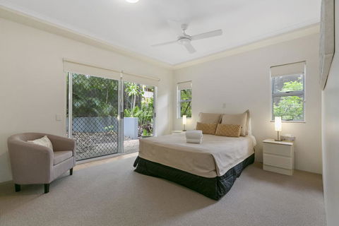Charming Noosa Heads Apartment, Laguna Bay Views - Unit 6 Taralla 18 Edgar Bennett Avenue - Australian Directory 1