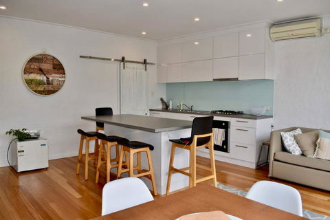 Charming Terrace House On Tree Lined Street - Australian Directory 1