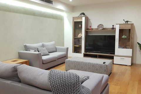 CHELSEA Family Home Close To Beach & Shops - Australian Directory 0