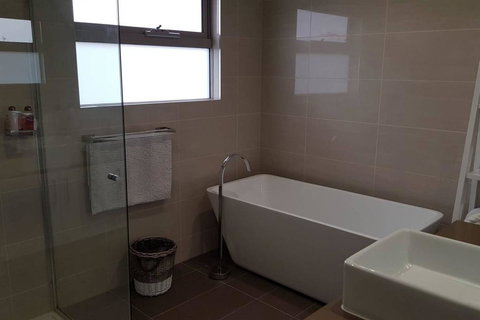 CHELSEA Family Home Close To Beach & Shops - Australian Directory 2