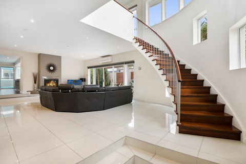 Chunar Lodge - Australian Directory 1