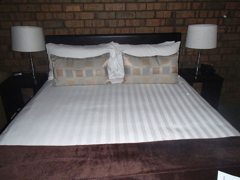 City Colonial Motor Inn - Australian Directory 2