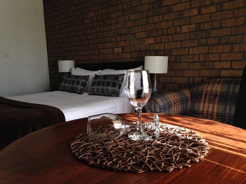 City Colonial Motor Inn - Australian Directory 0