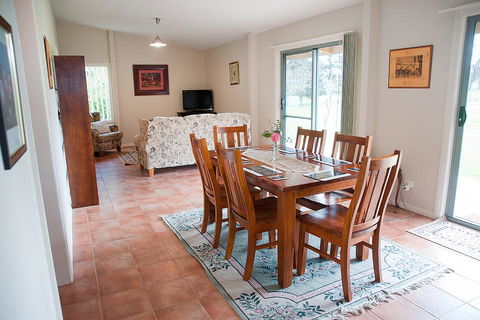 Clarendon Chalets - Australian Directory 3
