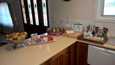 Cleggett Estate Holiday Cottage - Australian Directory 2