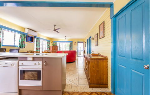 Clifton Beach House - Australian Directory 2