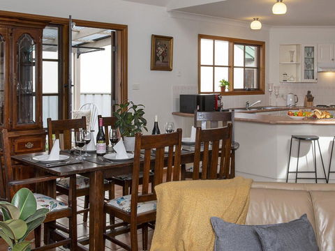 Cloud 9 Cottage - Waves, Walks And Welcoming - Australian Directory 3